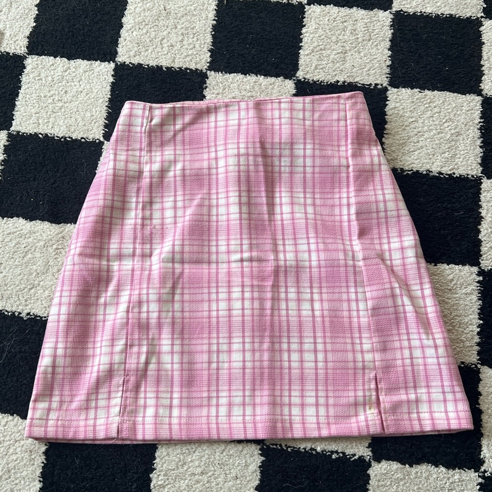 pink mini skirt